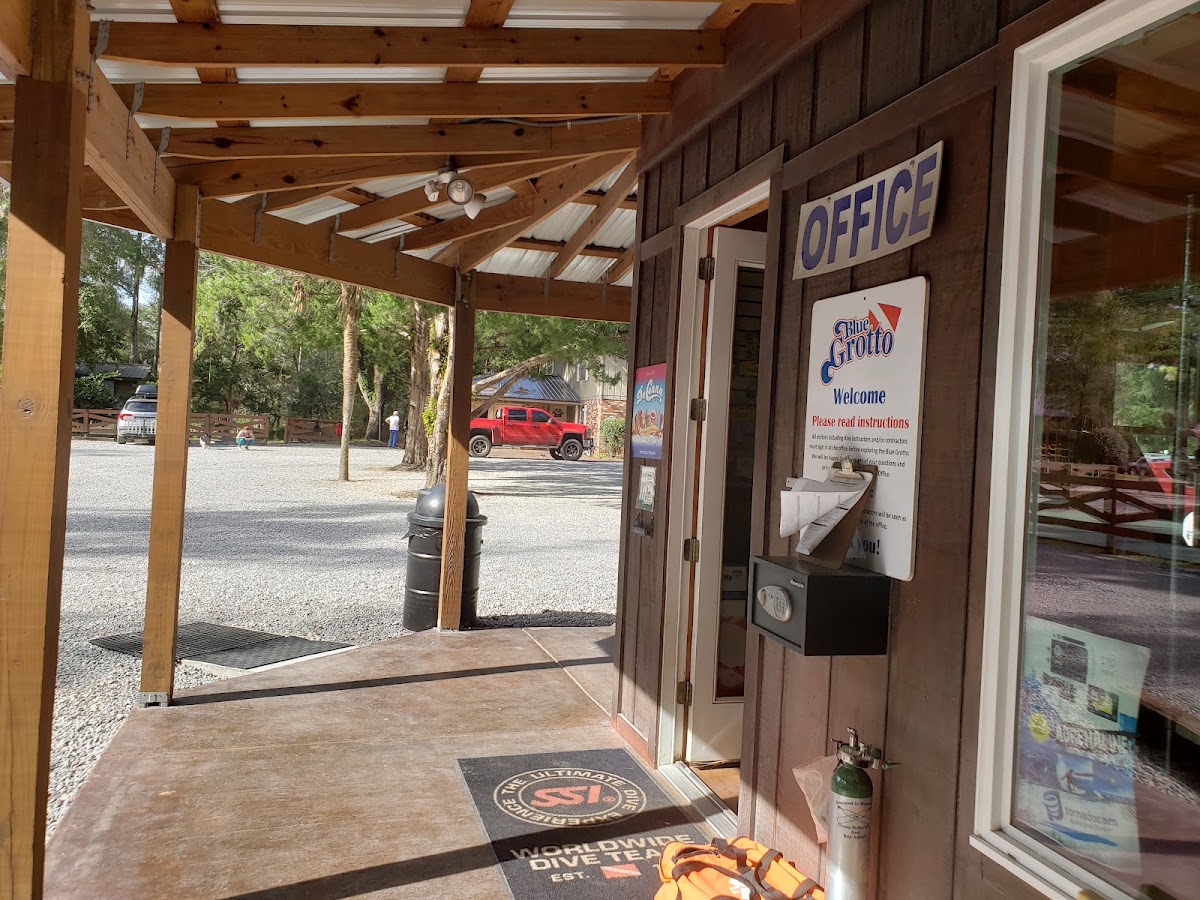 Blue Grotto Dive Resort, Williston, Florida